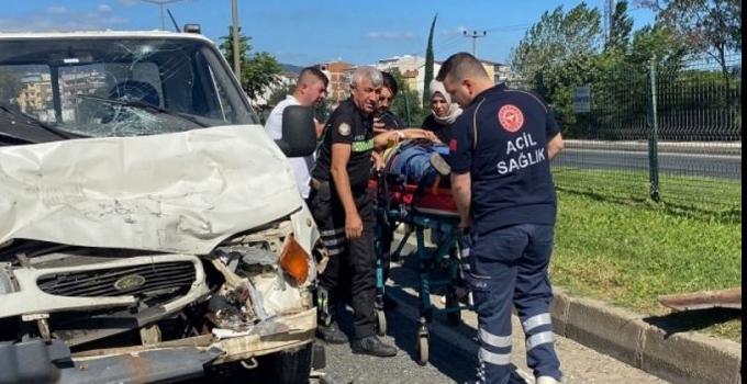 Bursa’da kamyonet tıra çarptı! 1 yaralı