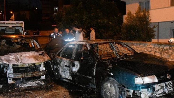Bursa’da iki araç kundaklandı