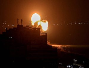Kana doymayan İsrail camii vurdu:50 ölü
